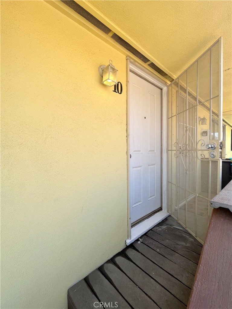 10 West Cypress Avenue Redlands, CA 92373 - Photo 3 of 11 a bathroom with a shower