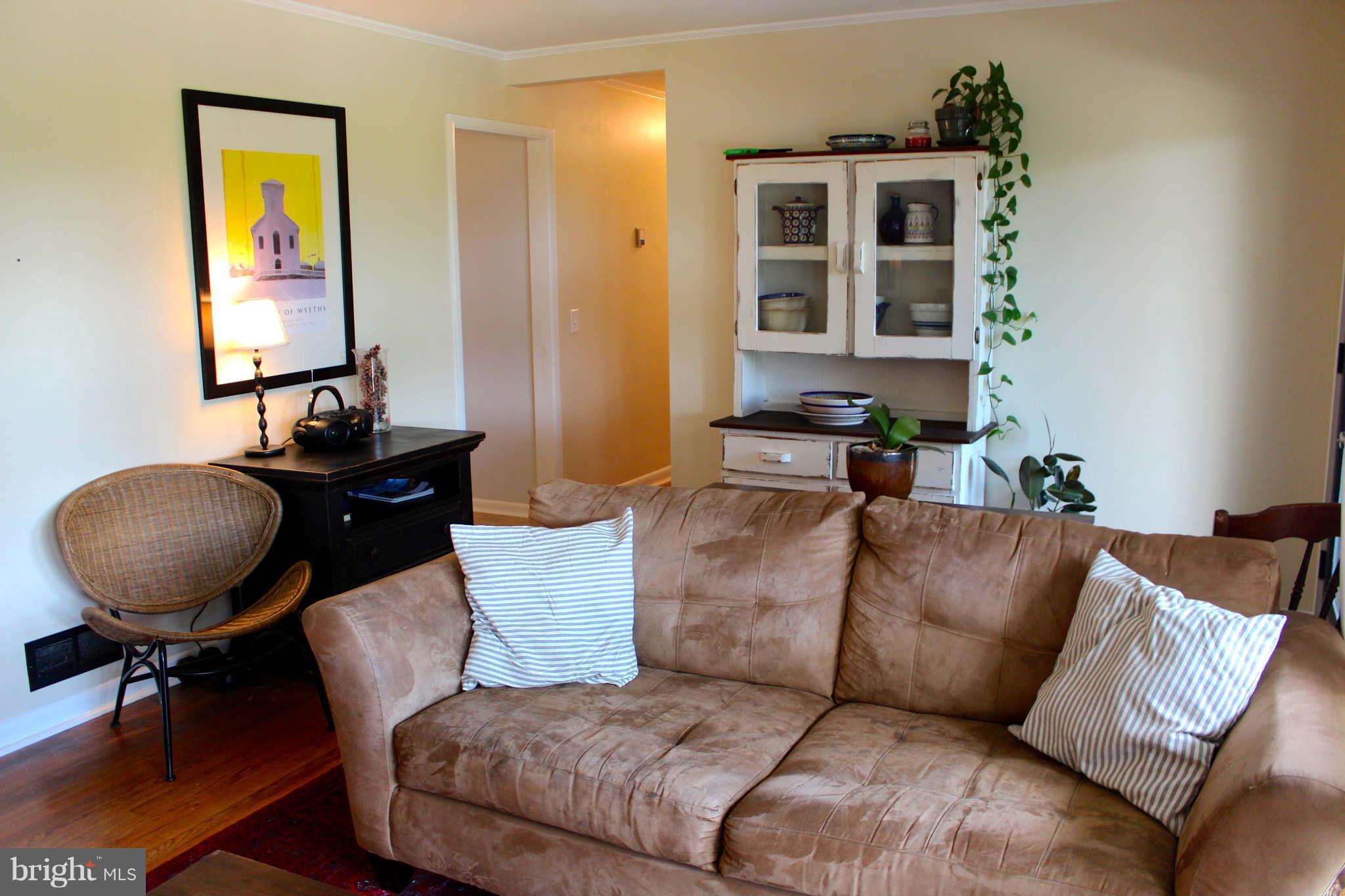 8729 Oakleigh Road Baltimore, MD 21234 - Photo 11 of 30 Living Room