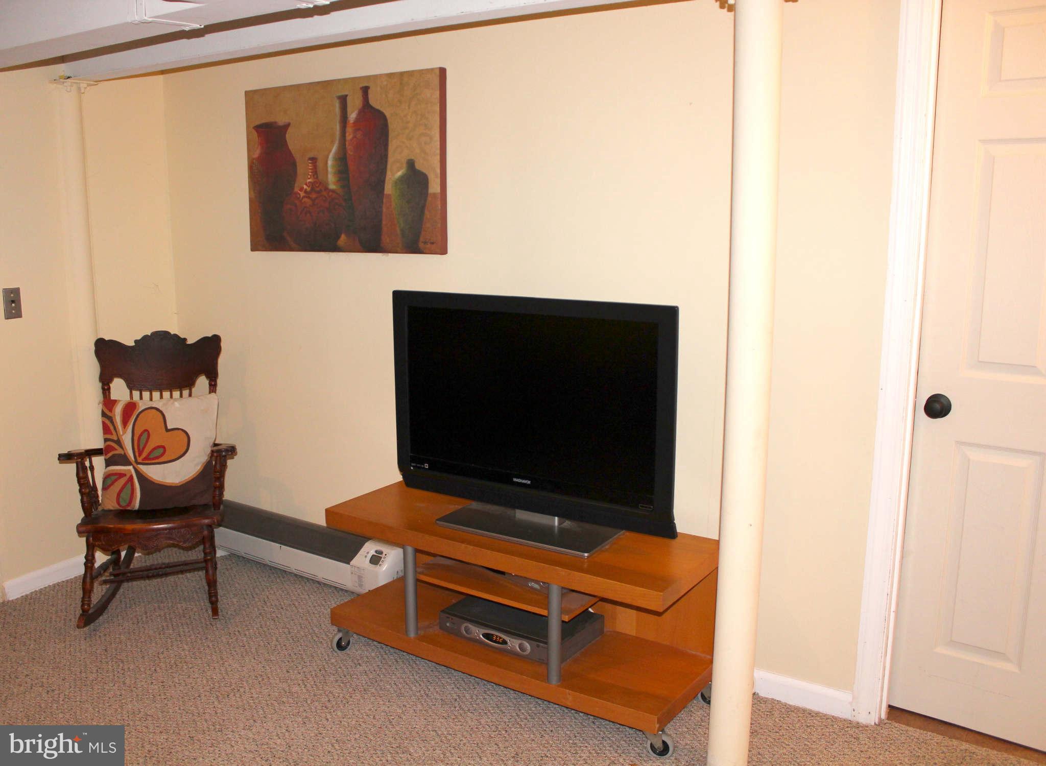 8729 Oakleigh Road Baltimore, MD 21234 - Photo 25 of 30 Family Room