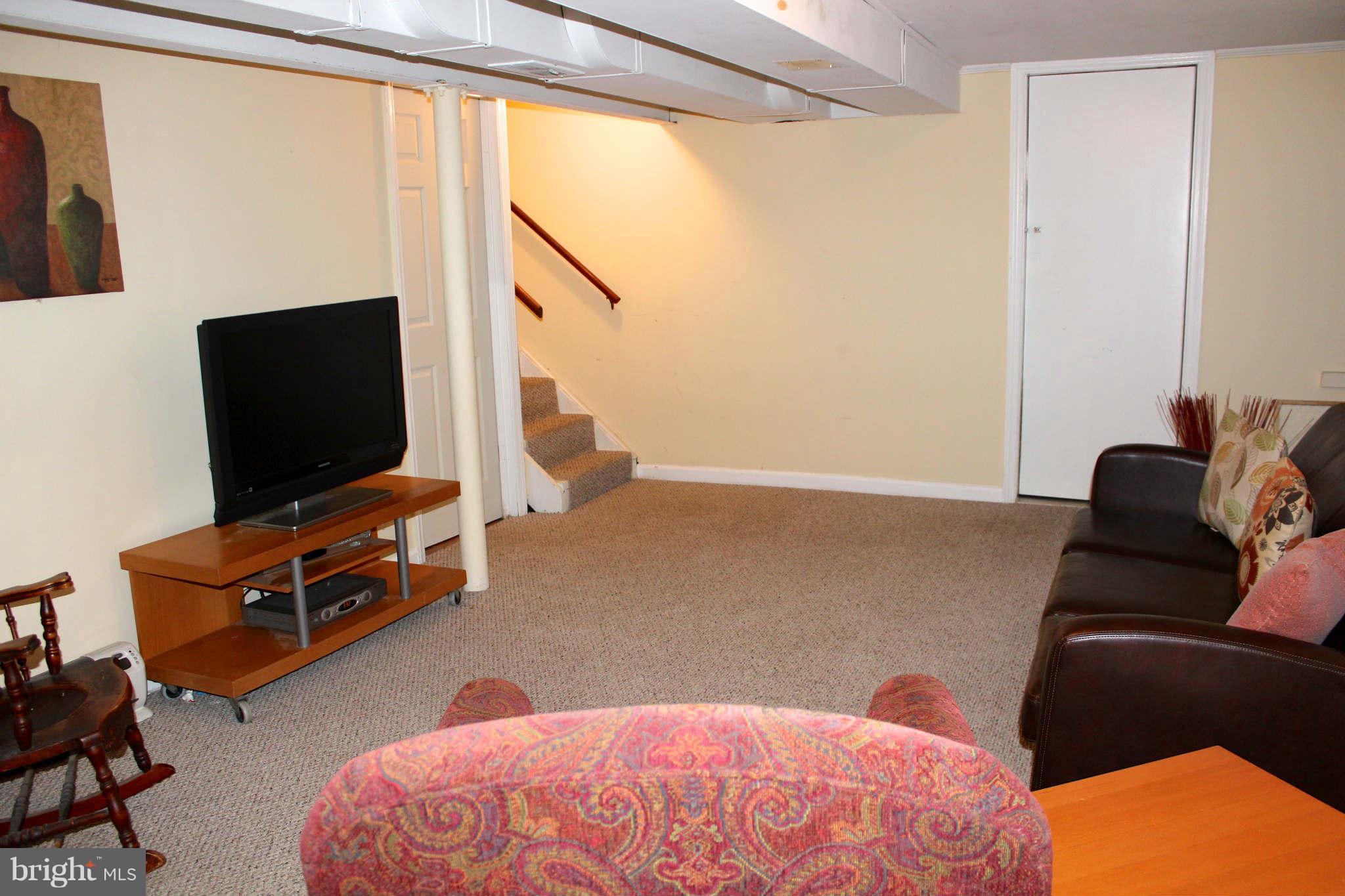8729 Oakleigh Road Baltimore, MD 21234 - Photo 26 of 30 Family Room
