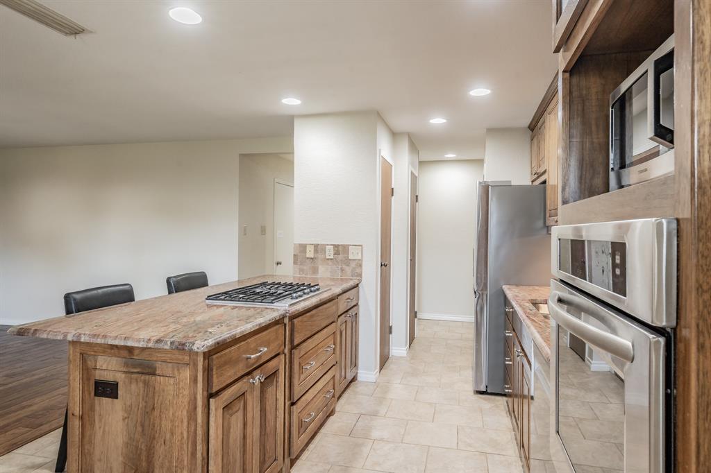 3609 Spring Meadow Lane Flower Mound, TX 75028 - Photo 7 of 32