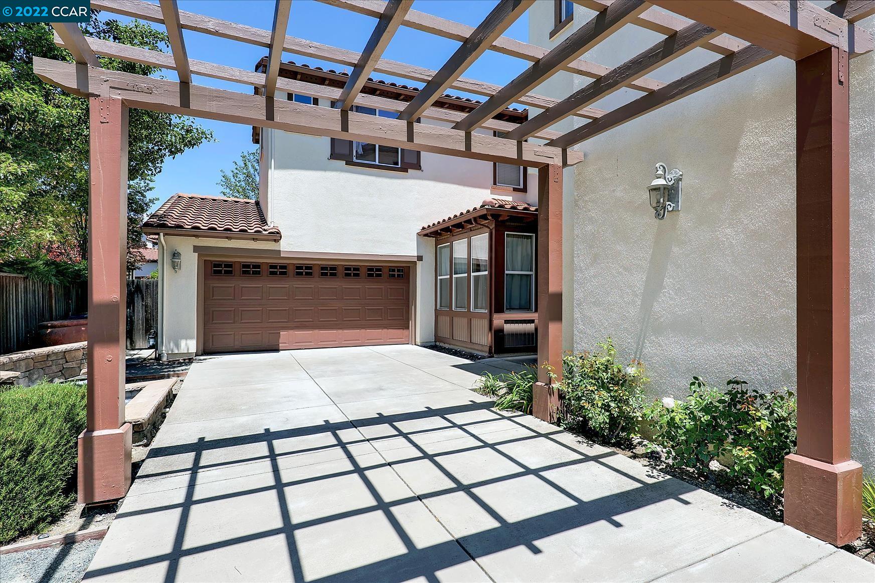 109 Elegans Court San Ramon, CA 94582 - Photo 8 of 41 a view of a backyard of a house