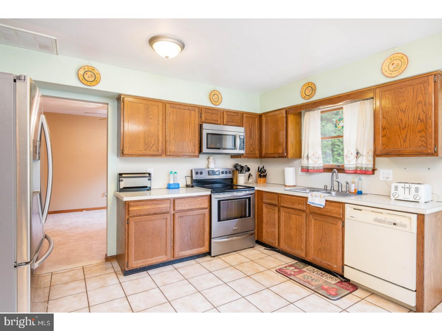 1040 Allentown Road Green Lane, PA 18054 - Photo 5 of 25