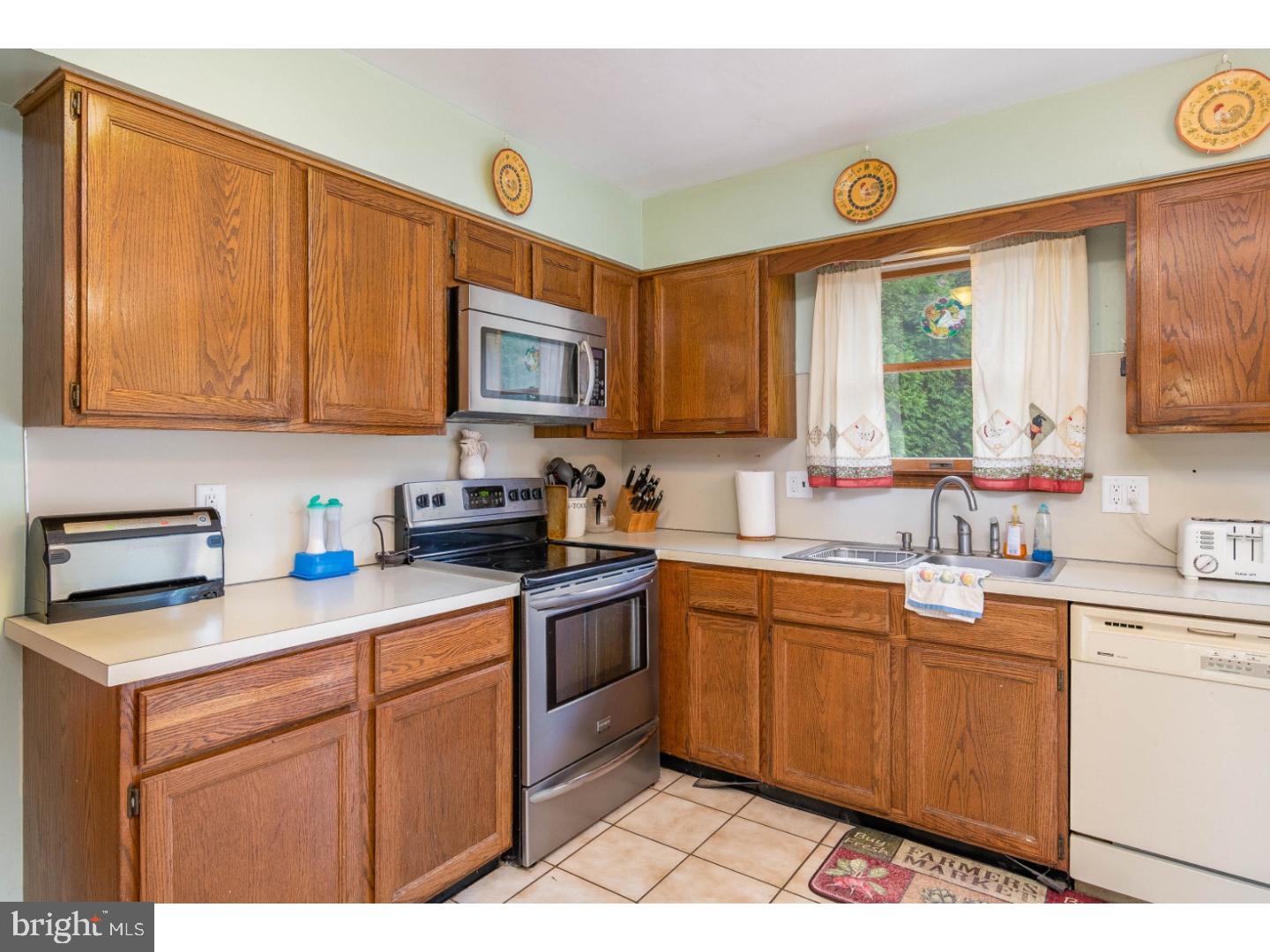 1040 Allentown Road Green Lane, PA 18054 - Photo 6 of 25