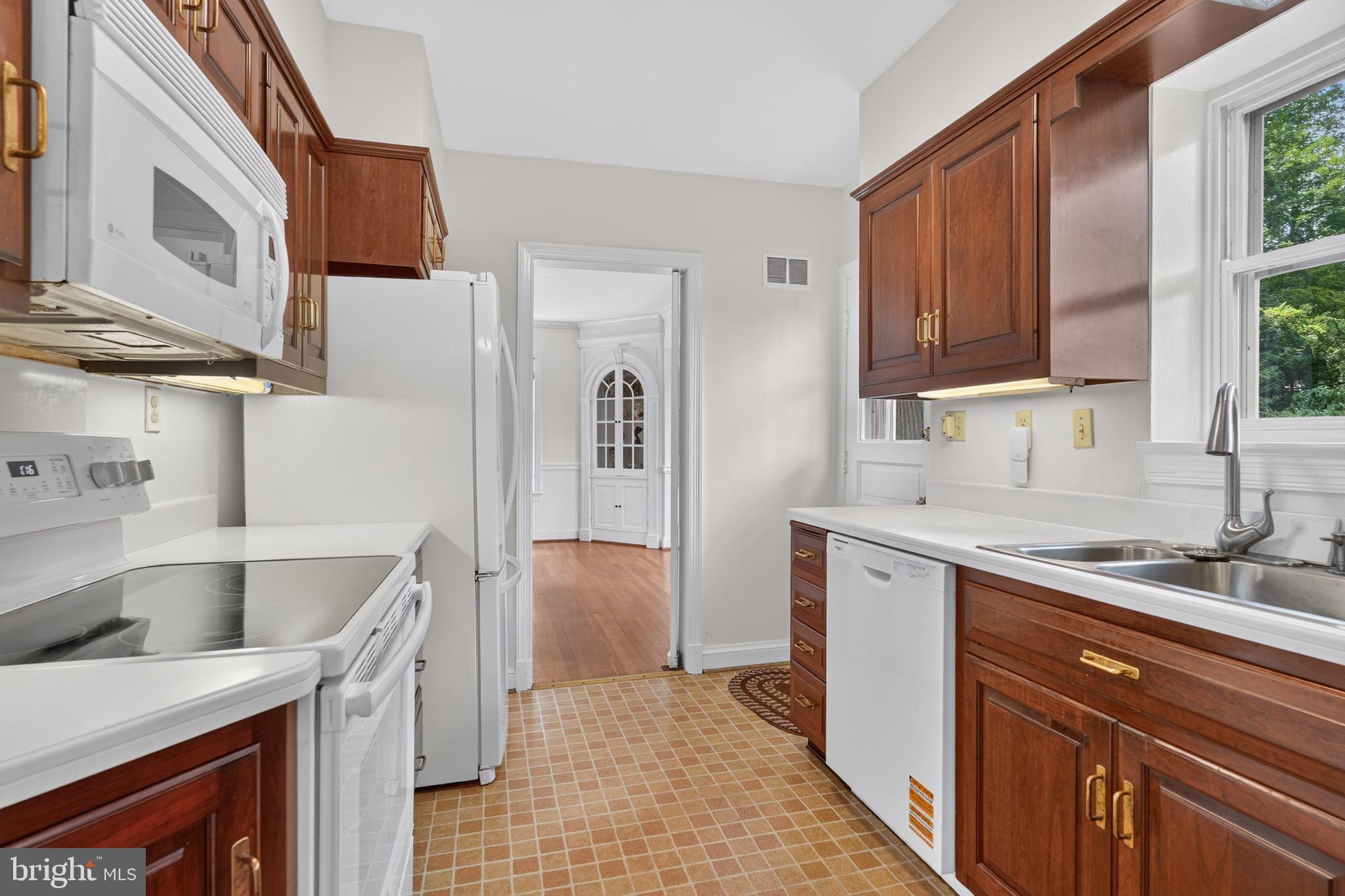 8112 Rayburn Road Bethesda, MD 20817 - Photo 17 of 52
