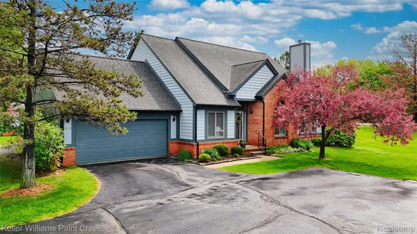 $2,600 | 2799 Lochmoor Boulevard, Lake Orion, MI 48360