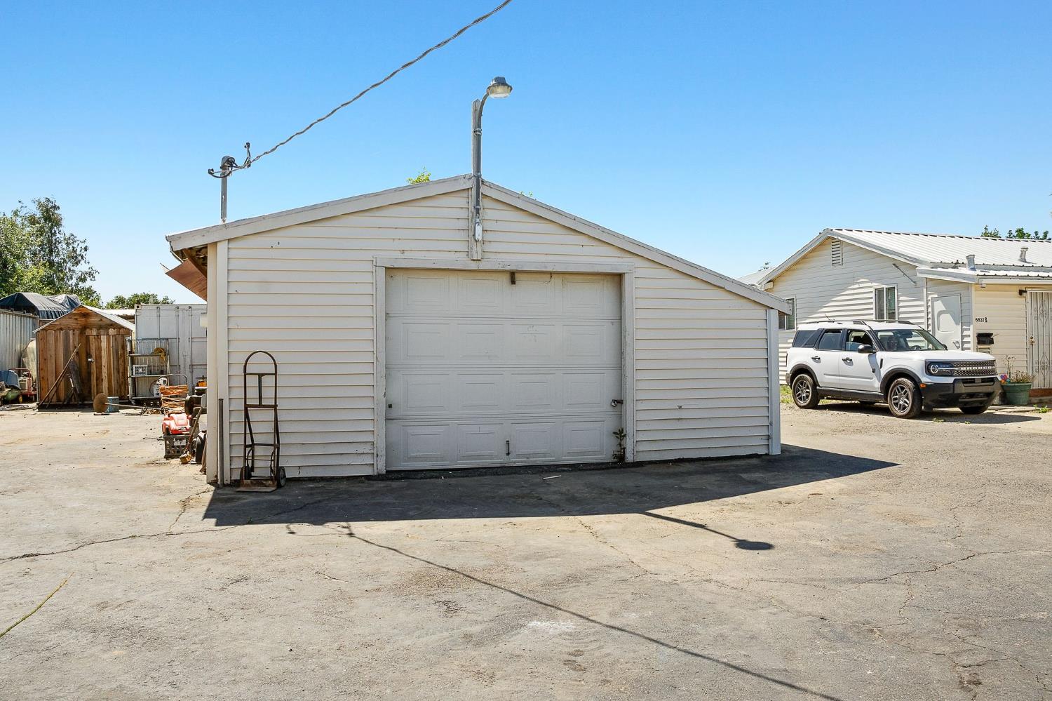 6837 Rio Linda Boulevard Rio Linda, CA 95673 - Photo 39 of 51 a view of a car garage