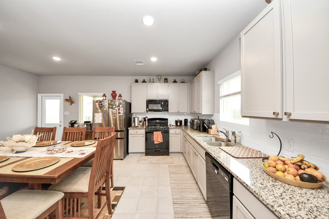 10510 Bear Point Rosharon, TX 77583 - Photo 11 of 23