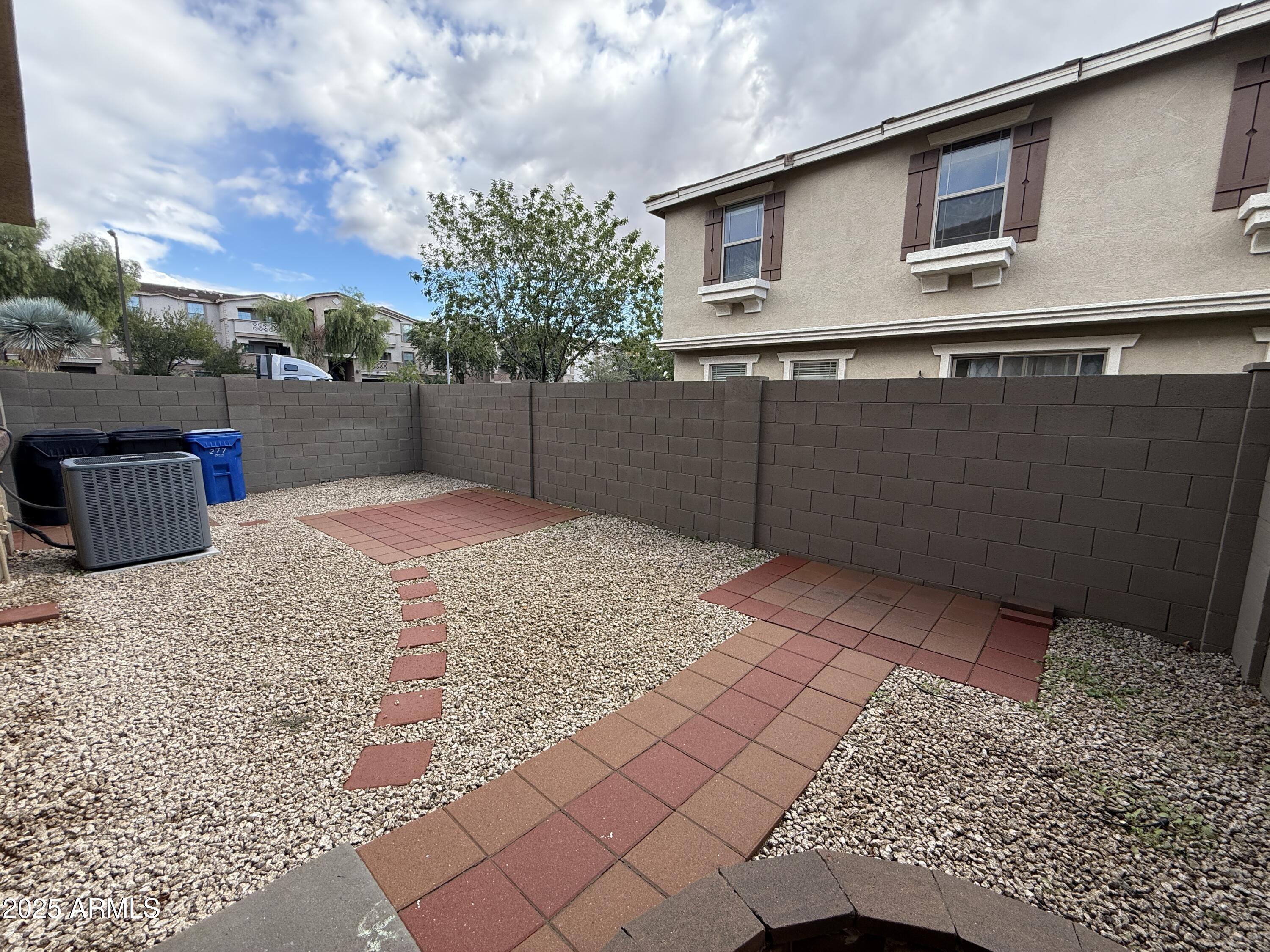 1265 South Aaron, Unit 277 Mesa, AZ 85209 - Photo 31 of 37 a backyard of a house with lots of green space