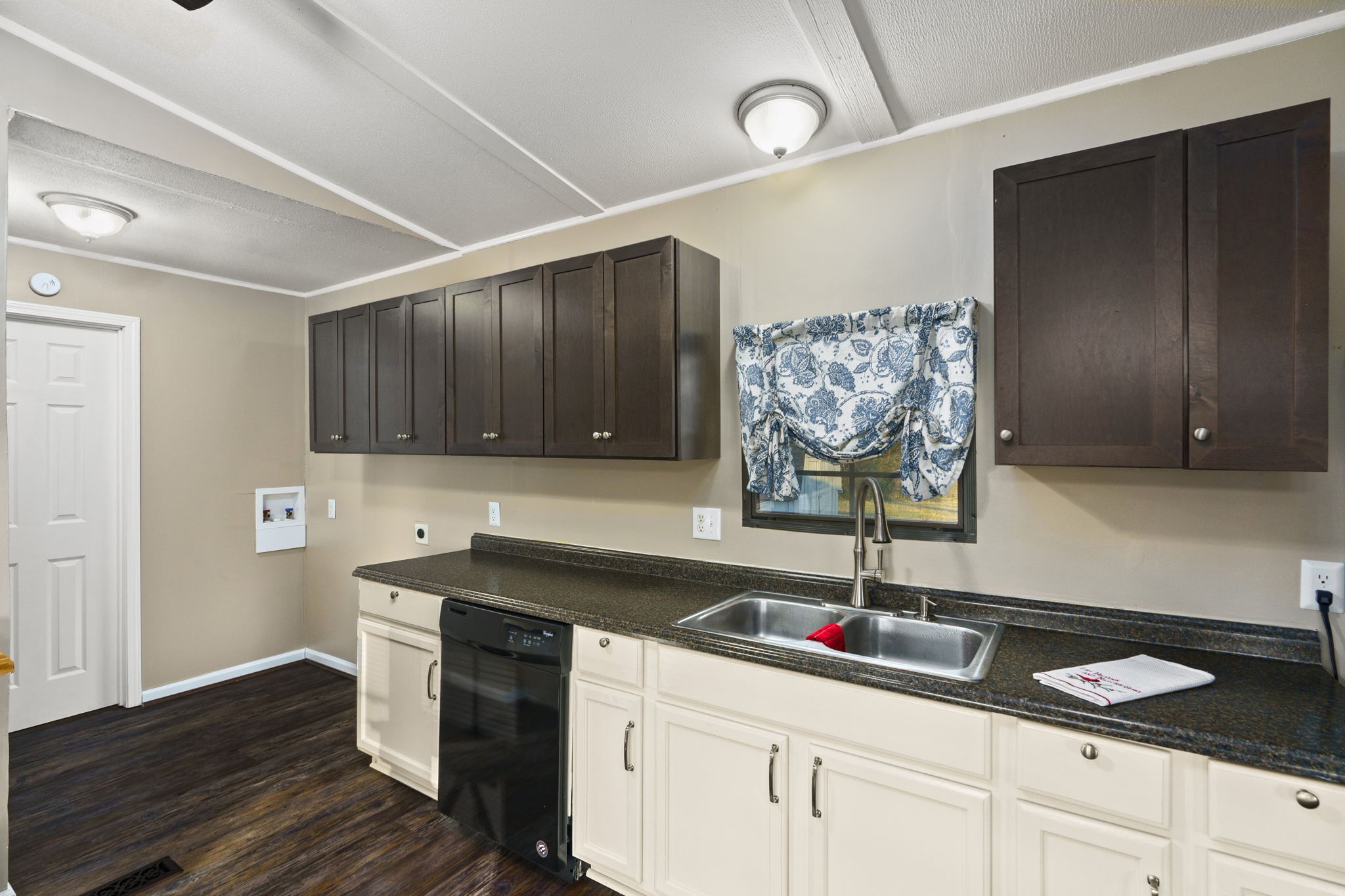 3855 Baggett Road Springfield, TN 37172 - Photo 11 of 42 a kitchen with a sink and cabinets