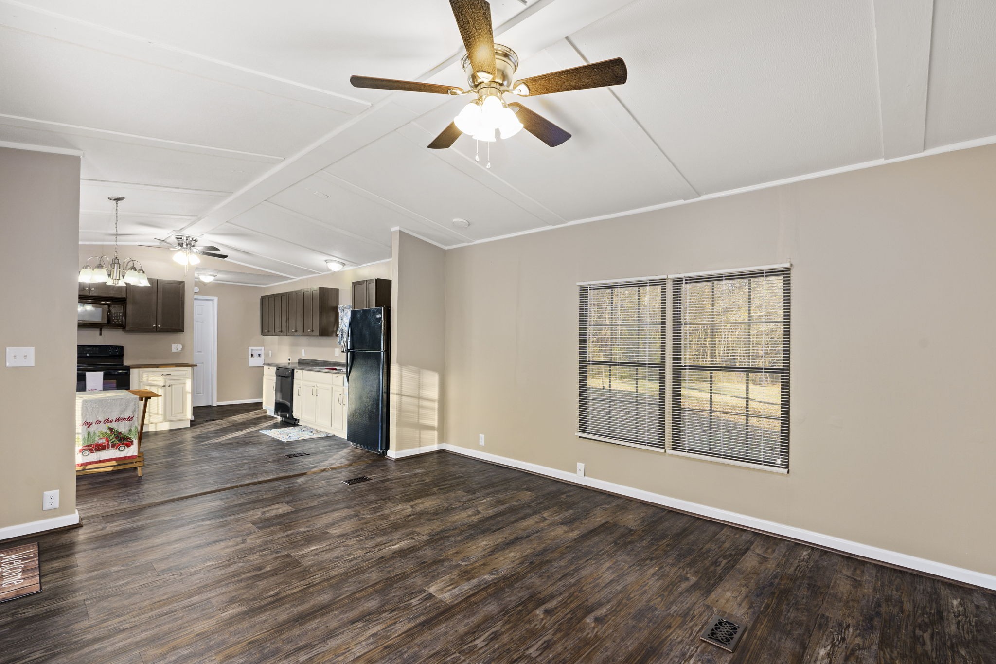 3855 Baggett Road Springfield, TN 37172 - Photo 4 of 42 a view of livingroom with hardwood floor and ceiling fan