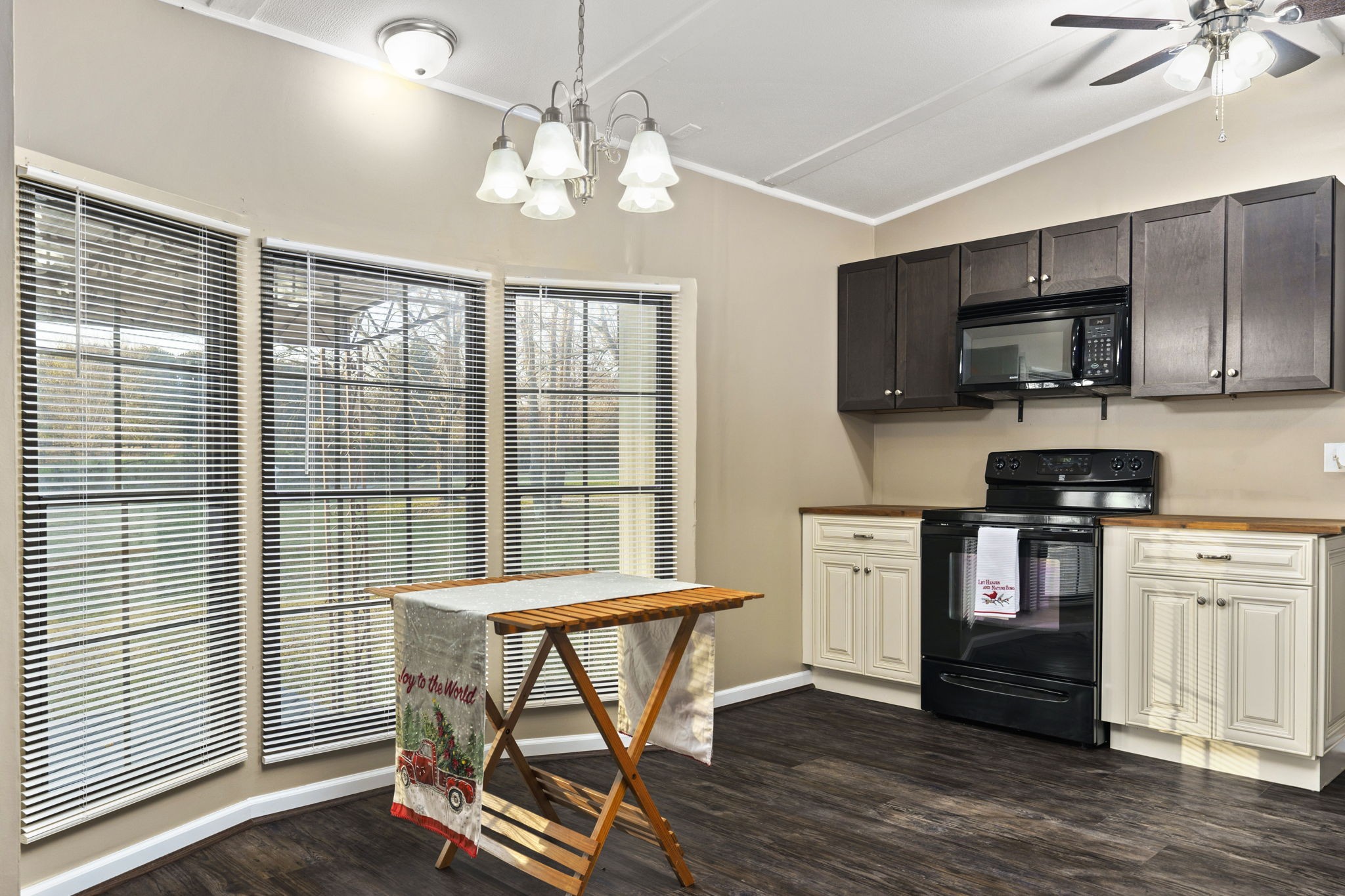 3855 Baggett Road Springfield, TN 37172 - Photo 8 of 42 a kitchen with a stove a sink and a refrigerator