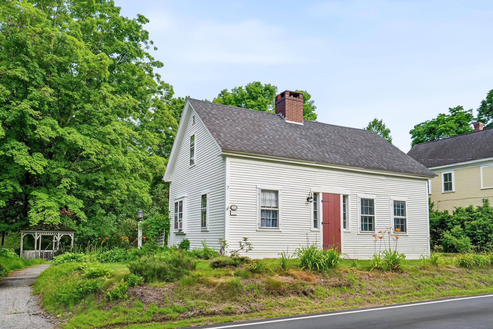 7 Bennington Road Hancock, NH 03449 - Photo 4 of 60