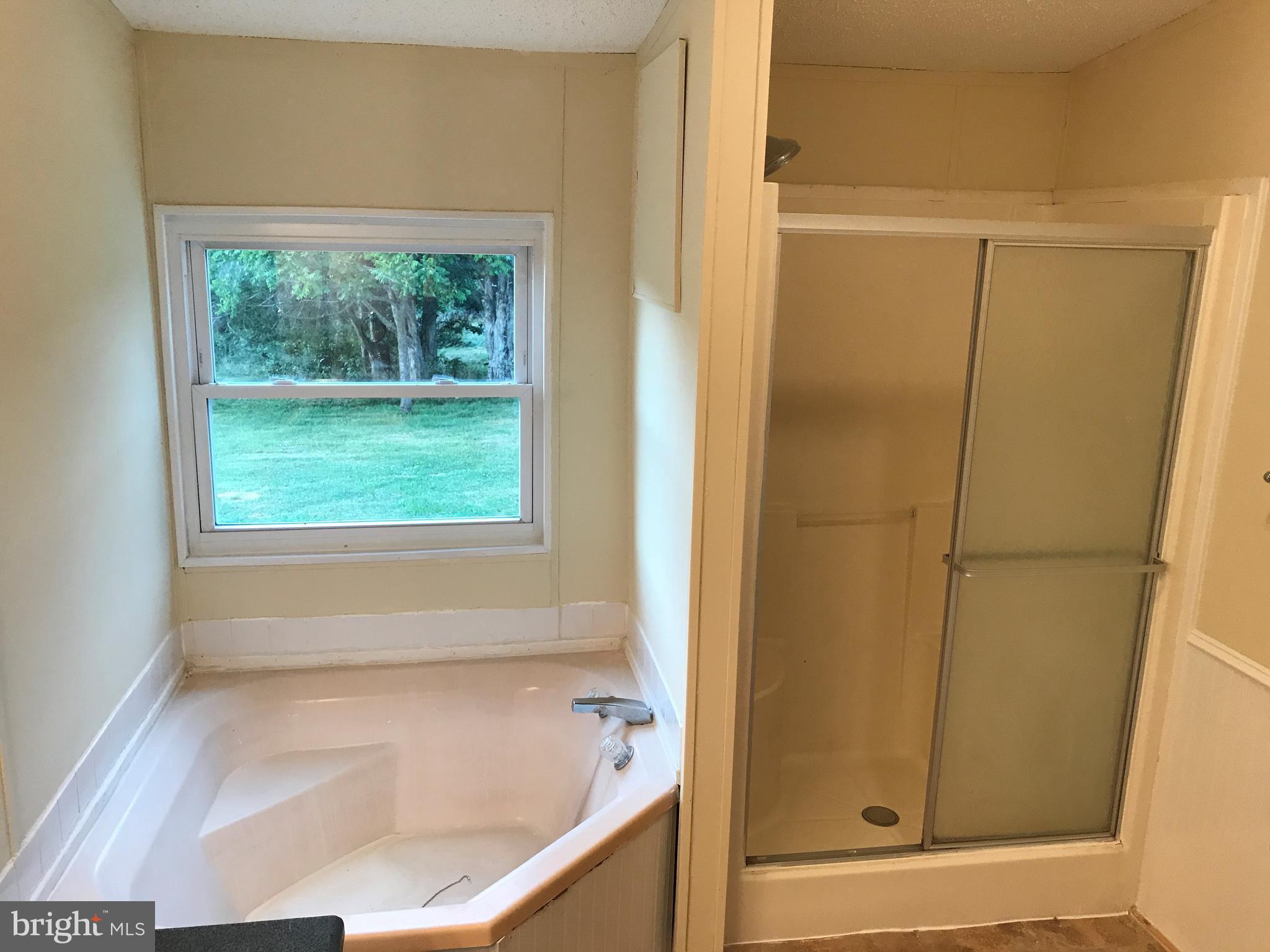 11641 Belfonte Road Bumpass, VA 23024 - Photo 21 of 23 a bathroom with a bathtub