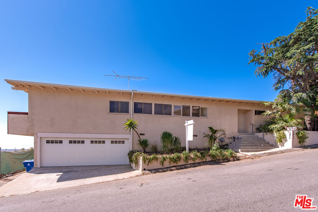 1211 North Kenter Avenue Los Angeles, CA 90049 - Photo 11 of 11 a view of a house with a patio