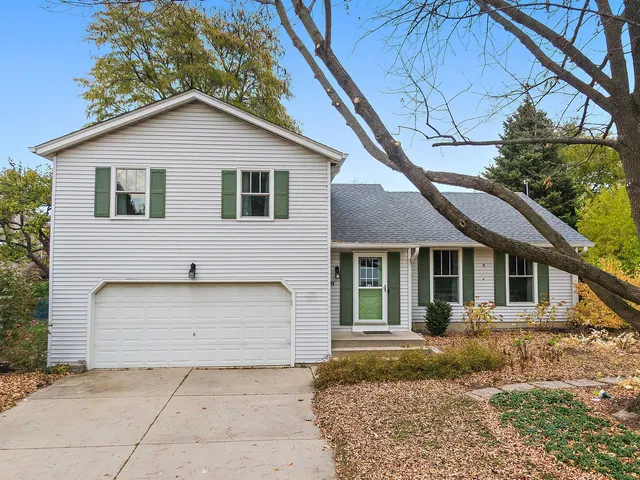 $450,000 | 517 Sheffield Road, Naperville, IL 60565