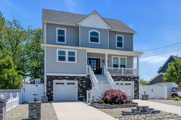 $999,999 | 13 Lagoon Drive East, Toms River, NJ 08753