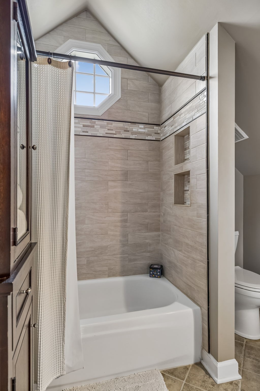 208 Landon Court Franklin, TN 37064 - Photo 25 of 58 a bathroom with a bathtub