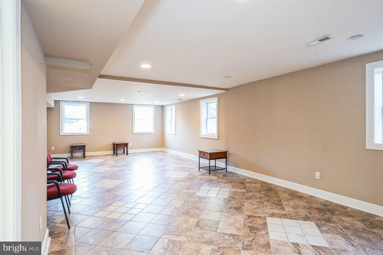 3433 Annandale Road Falls Church, VA 22042 - Photo 31 of 36