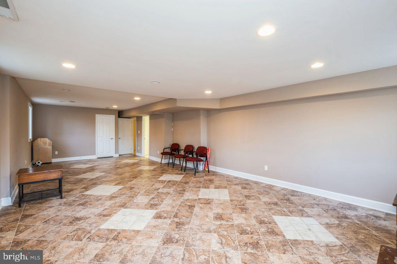 3433 Annandale Road Falls Church, VA 22042 - Photo 32 of 36