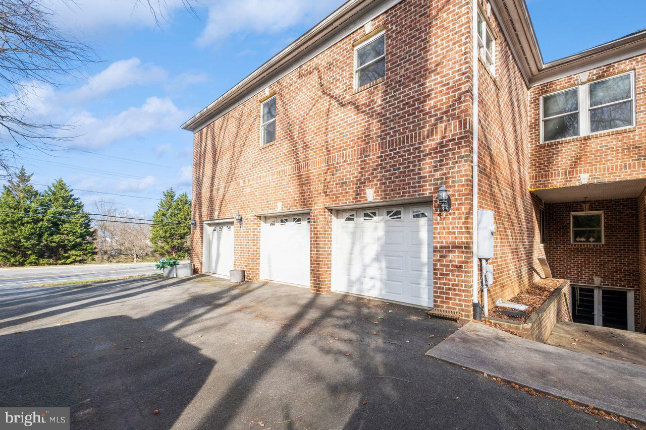 3433 Annandale Road Falls Church, VA 22042 - Photo 35 of 36 Side Exterior