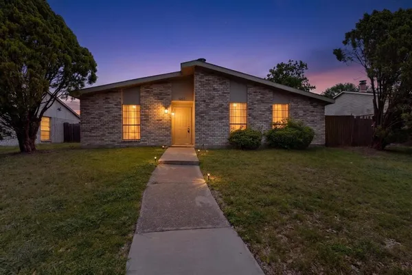 $1,999 | 5217 Aberdean Trail, Grand Prairie, TX 75052