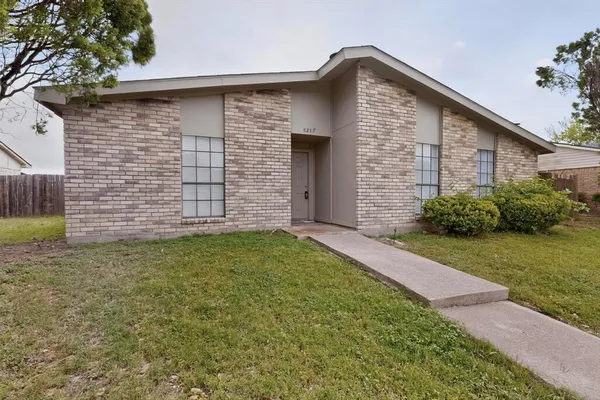 $1,999 | 5217 Aberdean Trail, Grand Prairie, TX 75052