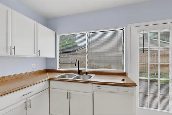 $1,999 | 5217 Aberdean Trail, Grand Prairie, TX 75052