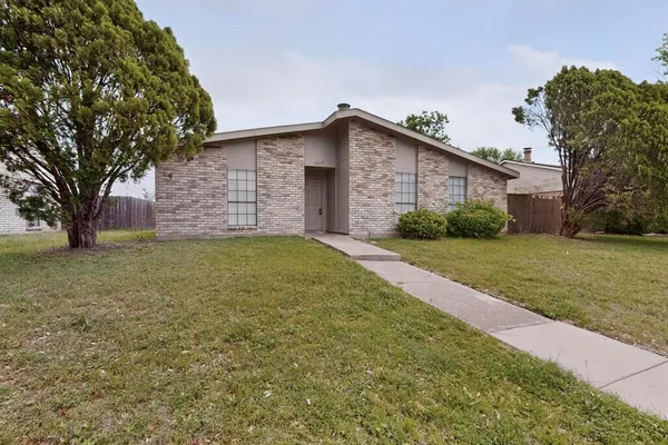 $1,999 | 5217 Aberdean Trail, Grand Prairie, TX 75052