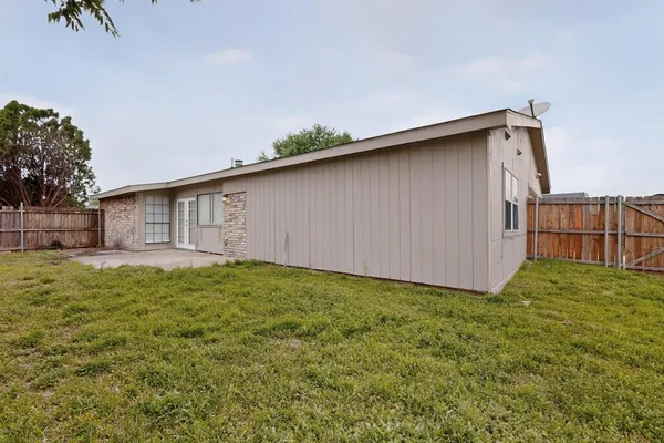 $1,999 | 5217 Aberdean Trail, Grand Prairie, TX 75052