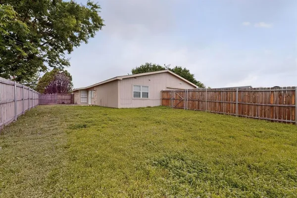 $1,999 | 5217 Aberdean Trail, Grand Prairie, TX 75052