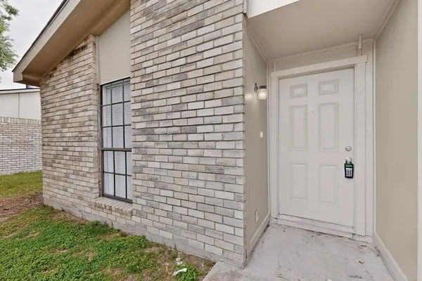 $1,999 | 5217 Aberdean Trail, Grand Prairie, TX 75052