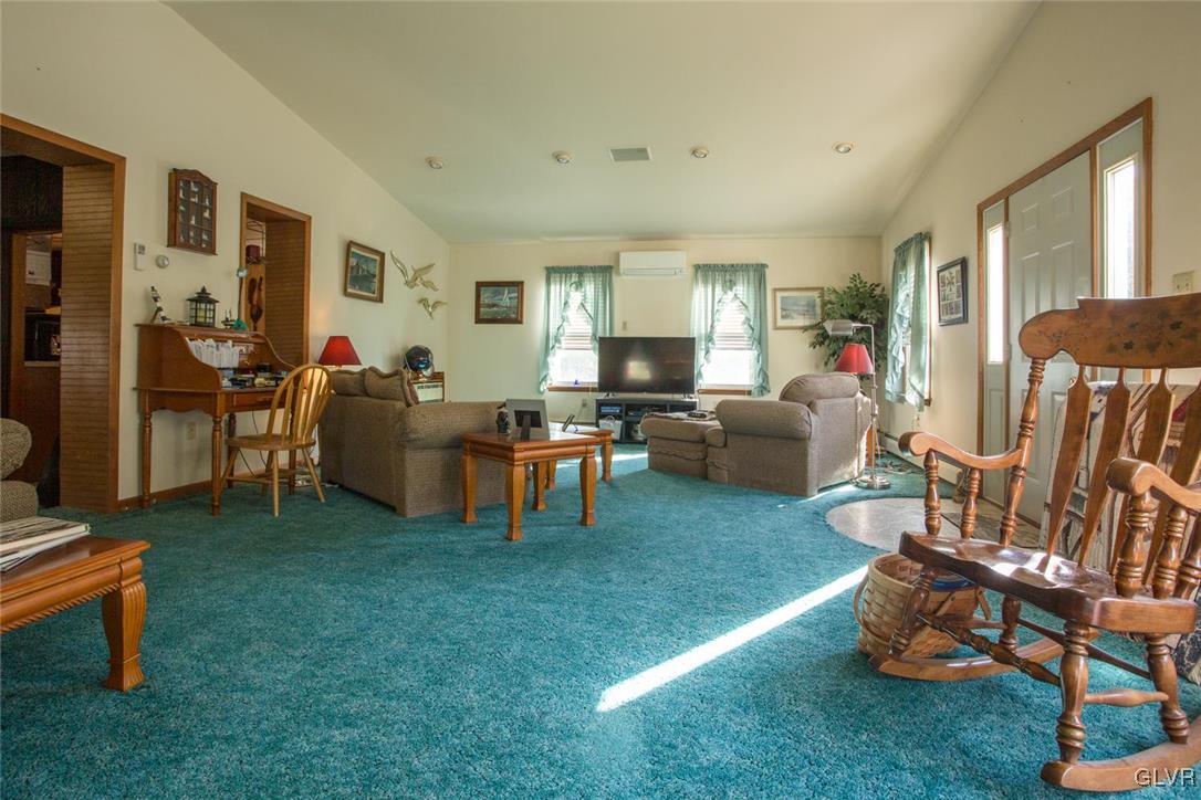 579 East Lawn Road Nazareth, PA 18064 - Photo 3 of 28 Gallery Image 3