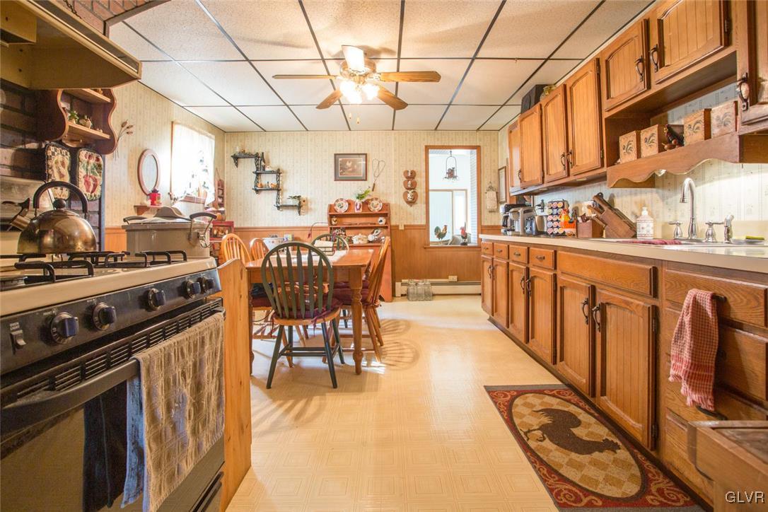 579 East Lawn Road Nazareth, PA 18064 - Photo 4 of 28 Gallery Image 4
