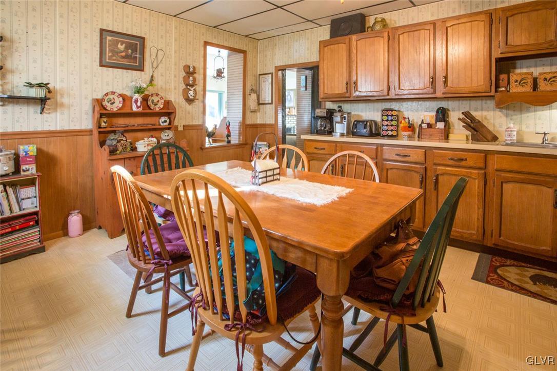 579 East Lawn Road Nazareth, PA 18064 - Photo 5 of 28 Gallery Image 5