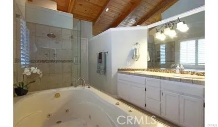 a en suite bathroom with a sink and a mirror