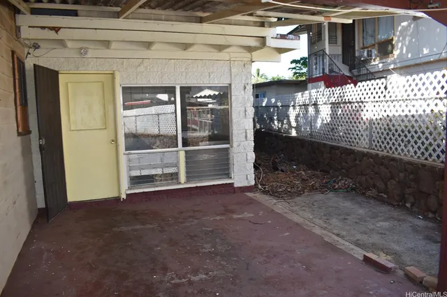 a view of a back yard of the house