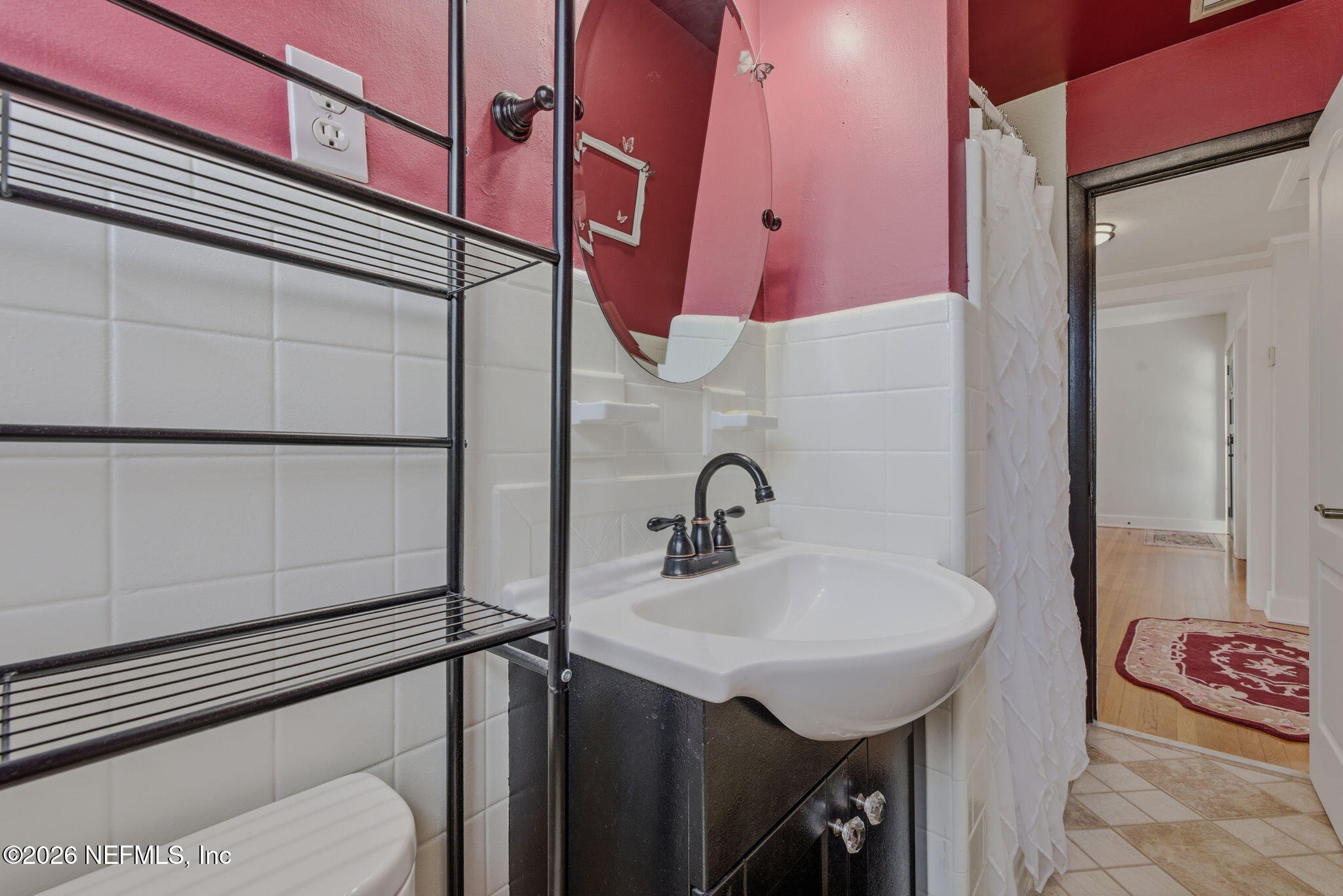 1615 Furman Road Jacksonville, FL 32217 - Photo 25 of 36 Hallway/Guestbathroom