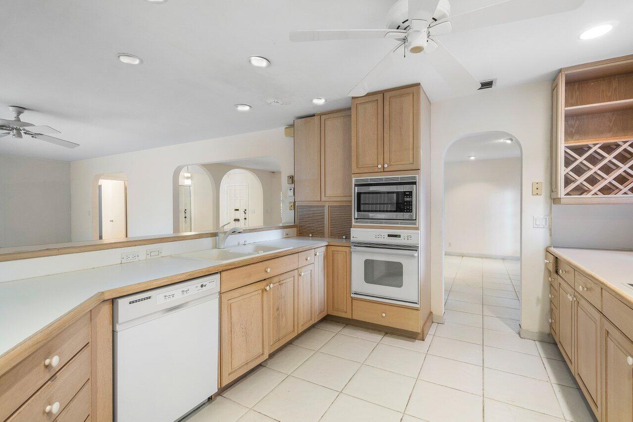 1060 Spanish River Road Boca Raton, FL 33432 - Photo 20 of 37 013-1060SpanishRiverRoad-BocaRaton-FL-33