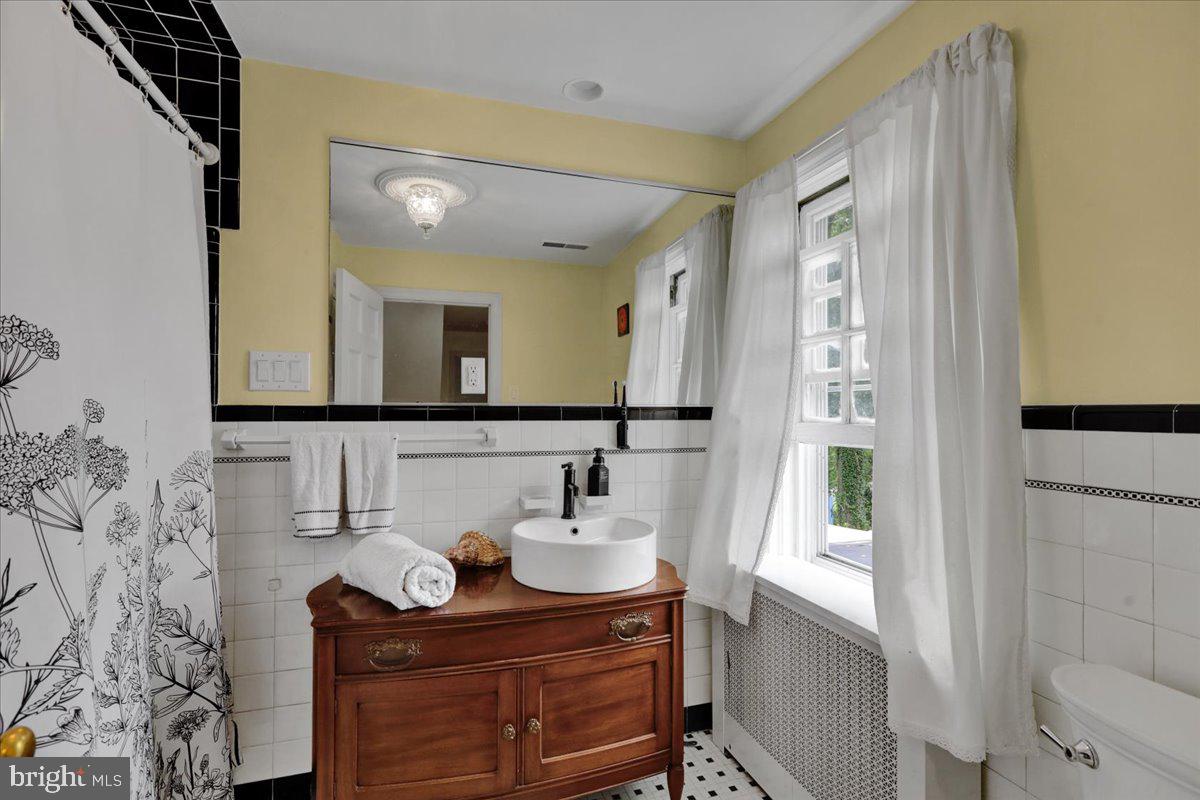 111 Maple Avenue Reading, PA 19607 - Photo 36 of 58 Main bath on 2nd floor