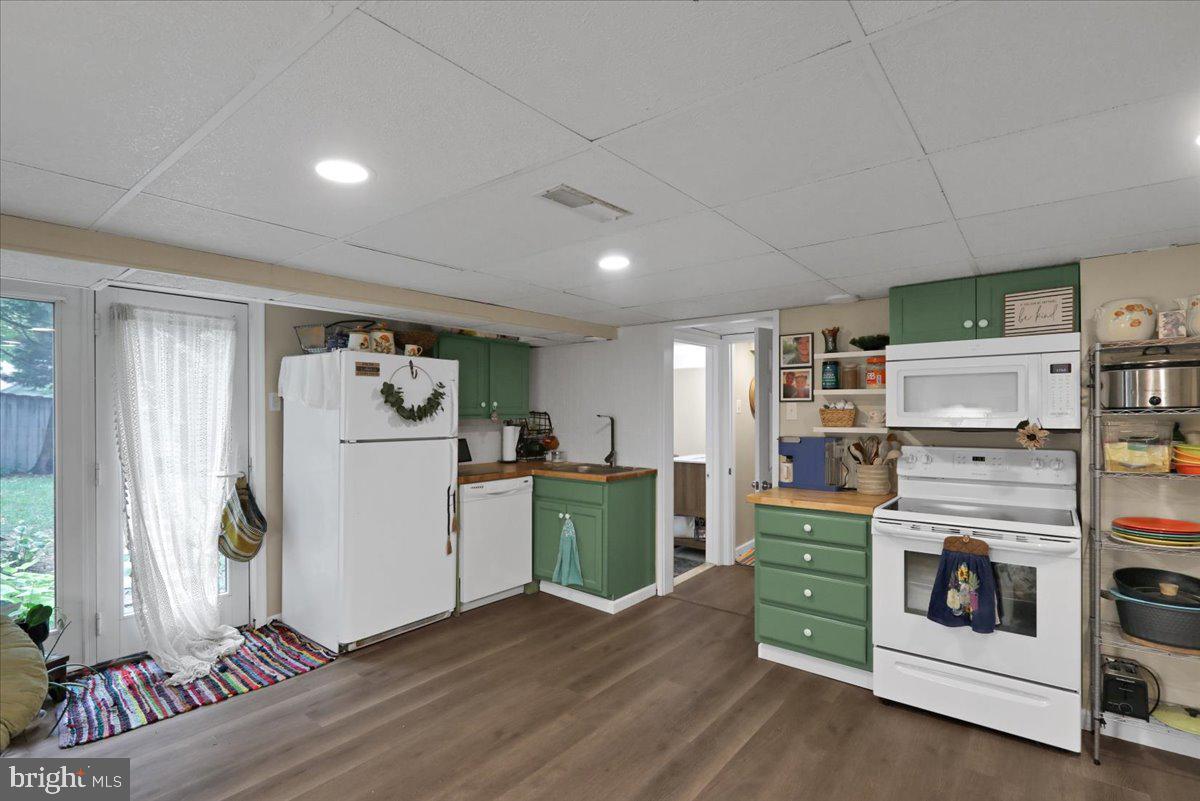 111 Maple Avenue Reading, PA 19607 - Photo 54 of 58 In-law suite kitchen