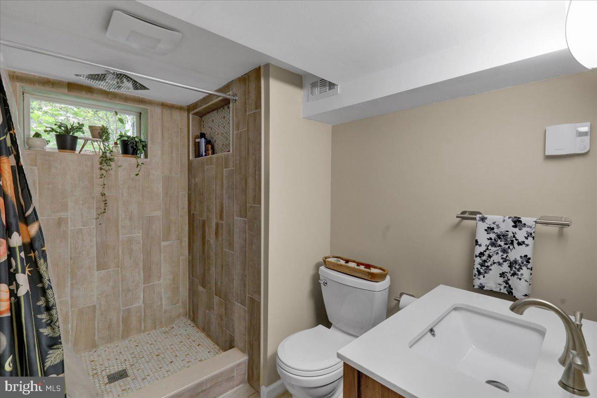 111 Maple Avenue Reading, PA 19607 - Photo 57 of 58 Bath in-law suite