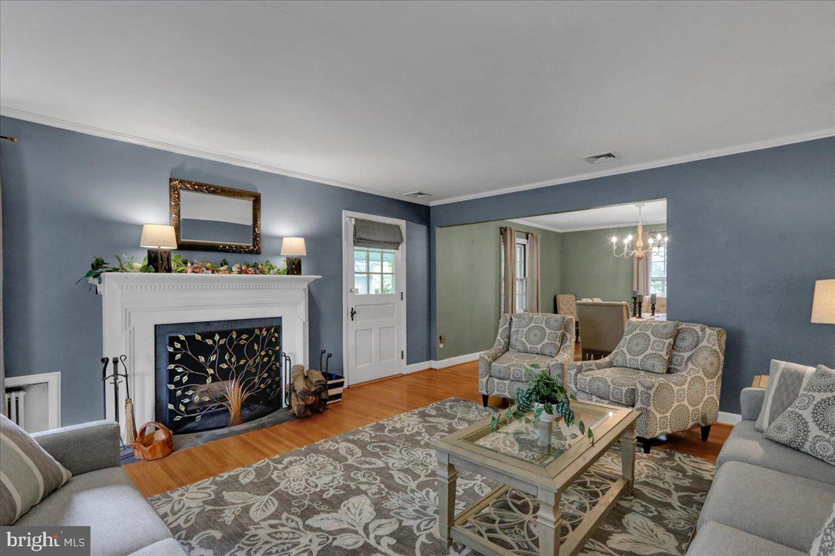 111 Maple Avenue Reading, PA 19607 - Photo 7 of 58 Formal living room