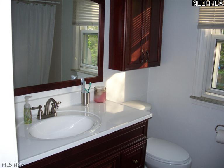 4084 Lambert Road Cleveland, OH 44121 - Photo 16 of 22