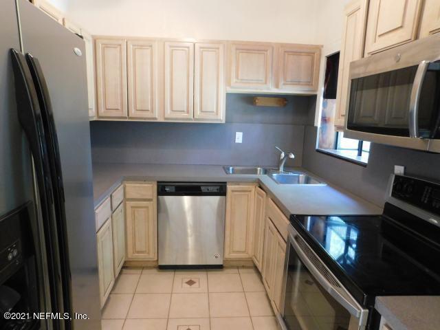 1215 Ibis Road Jacksonville, FL 32216 - Photo 11 of 31 10_Kitchen