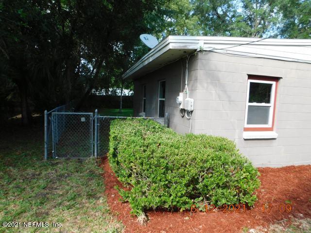 1215 Ibis Road Jacksonville, FL 32216 - Photo 3 of 31 New Left Side