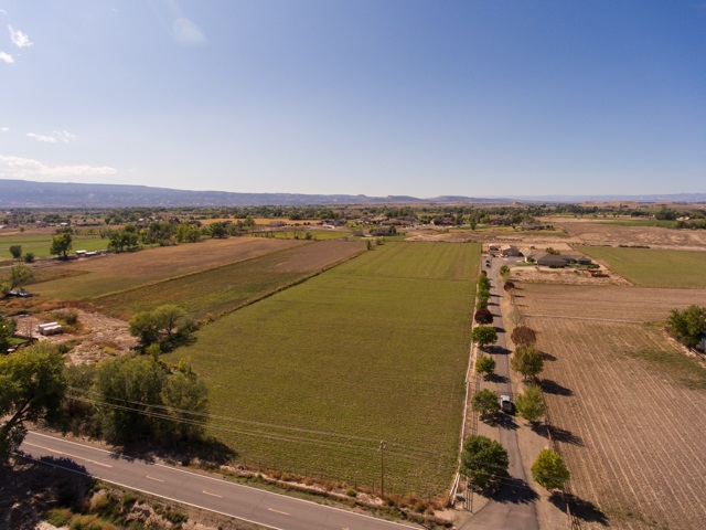 1417 19 Road Fruita, CO 81521 - Photo 4 of 24 a view of a city and ocean view