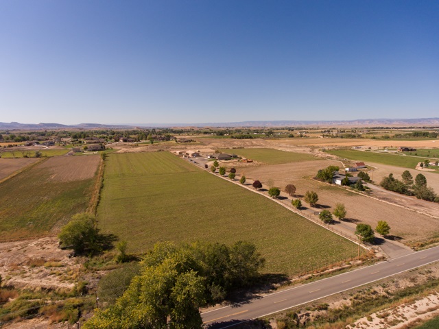 1417 19 Road Fruita, CO 81521 - Photo 6 of 24 a view of a city and ocean view