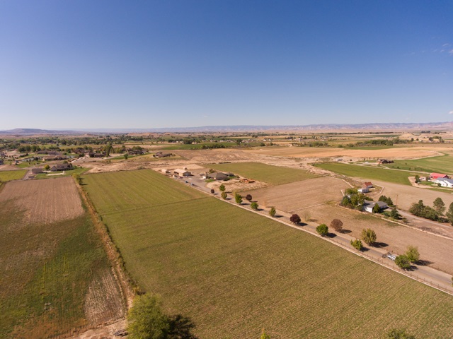 1417 19 Road Fruita, CO 81521 - Photo 9 of 24 a view of an ocean and city
