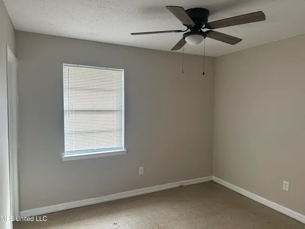 $1,400 | 4300 Mimosa Drive, Moss Point, MS 39562